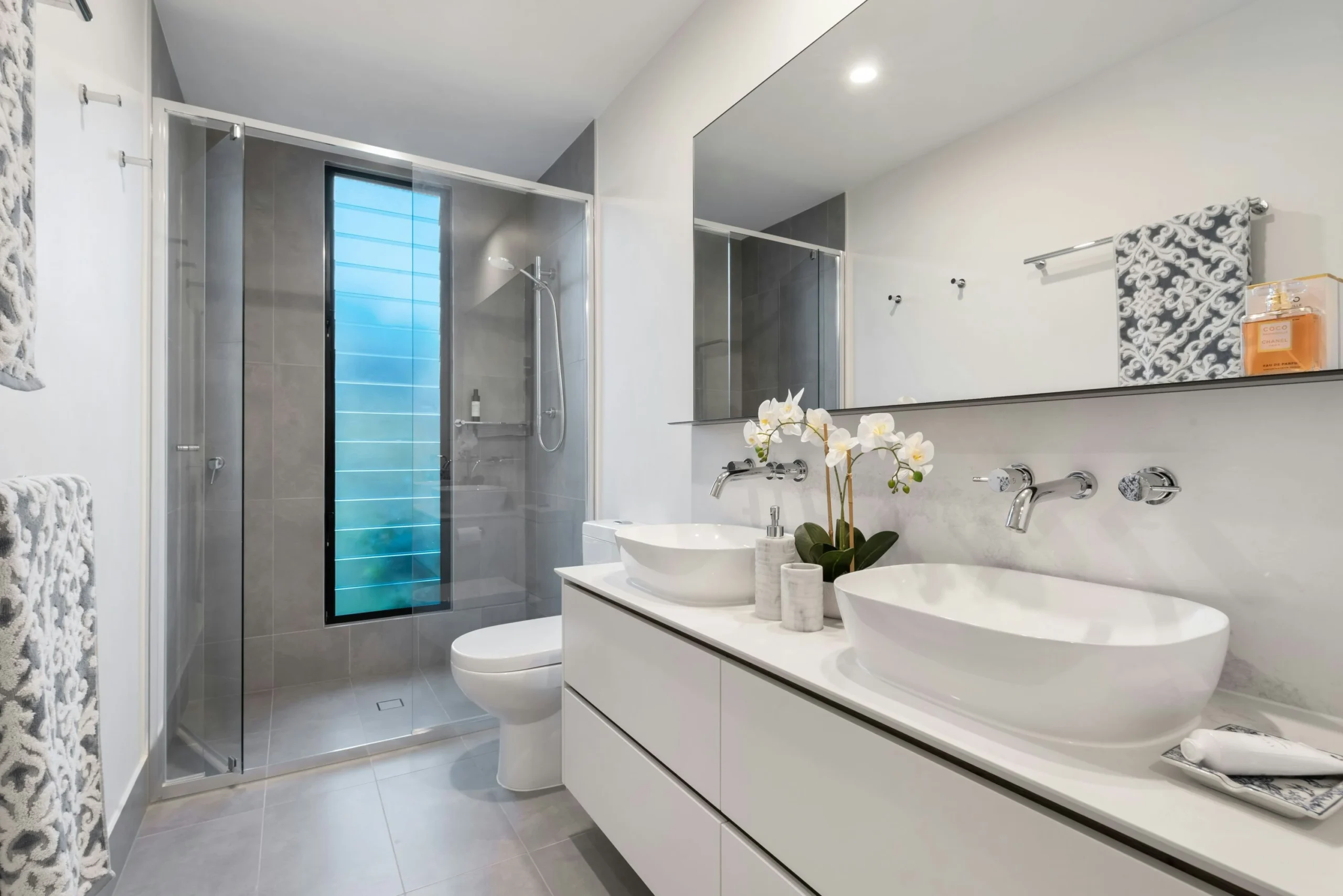 Baño reformado con diseño moderno en Ferrolterra